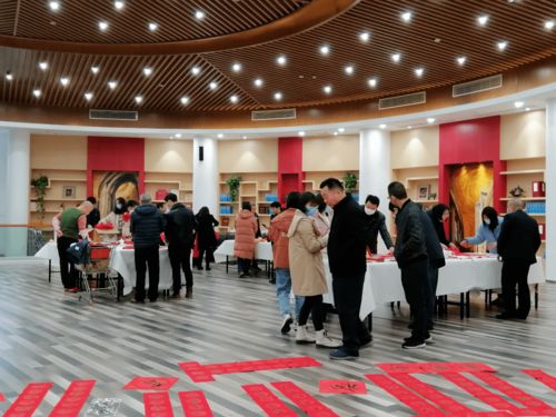 翰墨飄香送祝福 福建高院機(jī)關(guān)開(kāi)展 寫春聯(lián) 送文化 活動(dòng)